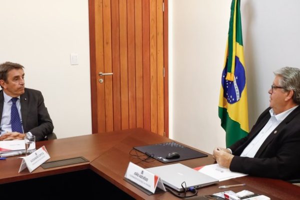 João Azevêdo apresenta potencialidades e oportunidades de investimentos a embaixador da Itália
