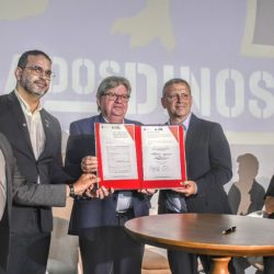João Azevêdo formaliza instalação de Parque Temático Terra dos Dinos no Polo Turístico Cabo Branco