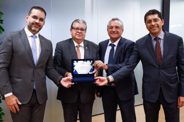 João Azevêdo recebe prêmio do Tesouro Nacional pela gestão fiscal da Paraíba