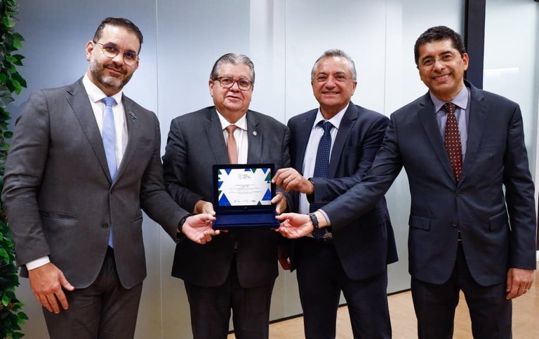 João Azevêdo recebe prêmio do Tesouro Nacional pela gestão fiscal da Paraíba