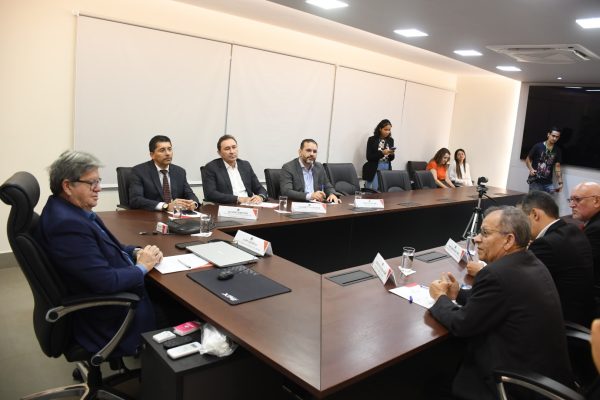 João Azevêdo destaca investimentos no Estado e trata de pautas de interesse regional com superintendente da Sudene