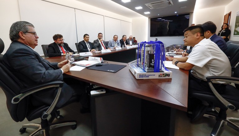 João Azevêdo se reúne com representantes da CETC e anuncia implantação do primeiro Centro de Computação Quântica do Brasil