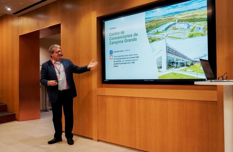 João Azevêdo apresenta potencial da Paraíba durante missão internacional em Barcelona