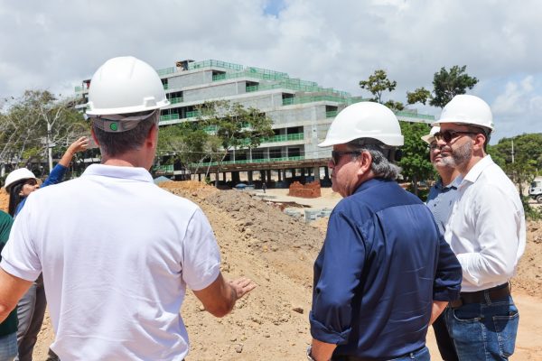 João Azevêdo visita obras do Polo Turístico Cabo Branco e acompanha ritmo das construções