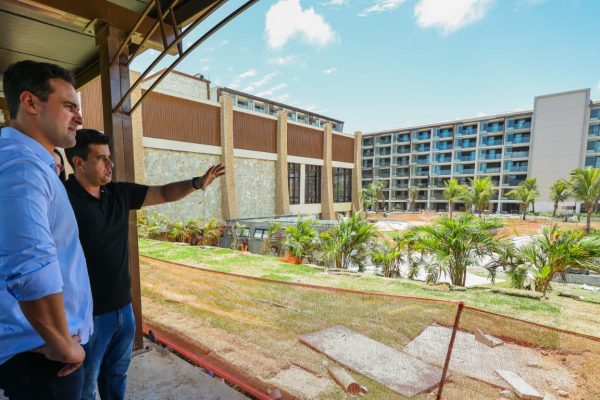 Lucas Ribeiro visita obras do Resort Tauá e diz que empreendimento vai abrir uma nova etapa no desenvolvimento econômico da Paraíba