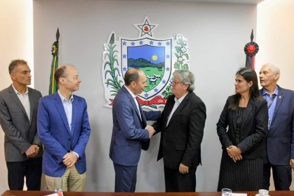 João Azevêdo recebe comitiva do Banco Mundial e apresenta projetos da Paraíba em segurança hídrica ao novo diretor da instituição para América Latina e Caribe