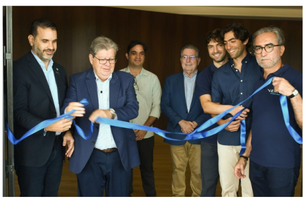 João Azevêdo vai à inauguração de fábrica de pisos e painéis vinílicos em Alhandra e destaca desempenho da Paraíba na atração de investimentos