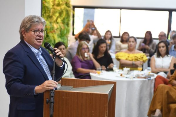 João Azevêdo prestigia lançamento da Revista Painel Empresarial e destaca importância da gestão fiscal na vida da população da Paraíba