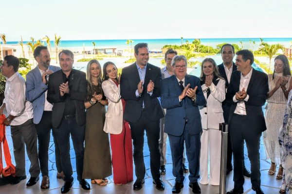 João Azevêdo participa da inauguração do primeiro empreendimento do Polo Turístico Cabo Branco